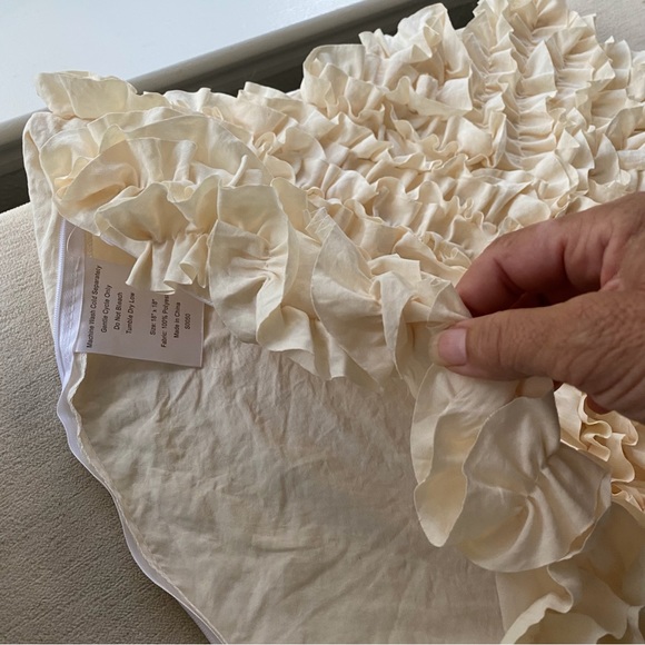 Pair of Gorgeous Off White Cream Quality Throw Pillow Shams Covers 18”X18” - Picture 5 of 8